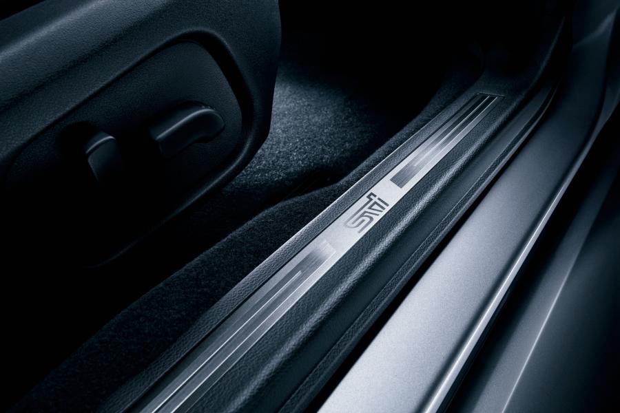Детали интерьера Subaru WRX S4 STI Sport 2018 года  (JP) (фото 21 из 23)